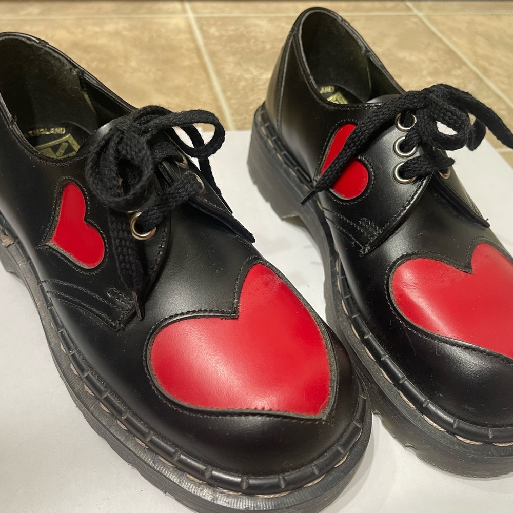 T.U.K. Footwear. Leather Woman Shoes. Size 5.